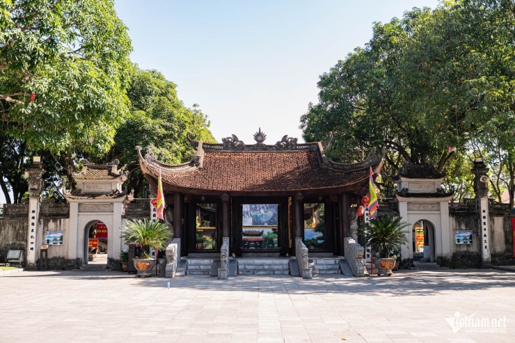 Du khách thích thú trải nghiệm, chụp ảnh mỏi tay trên chuyến tàu Hà Nội - Bắc Ninh - 12