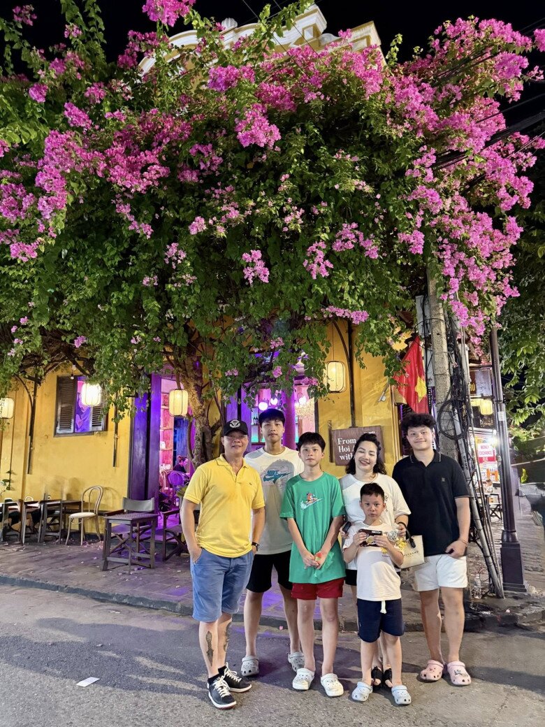 Con trai 7 tuổi của BTV Quang Minh vay bố 10 triệu đồng để ủng hộ đồng bào miền Trung bị lũ lụt 2 Câu chuyện dạy con của BTV Quang Minh nhận được nhiều lời khen.