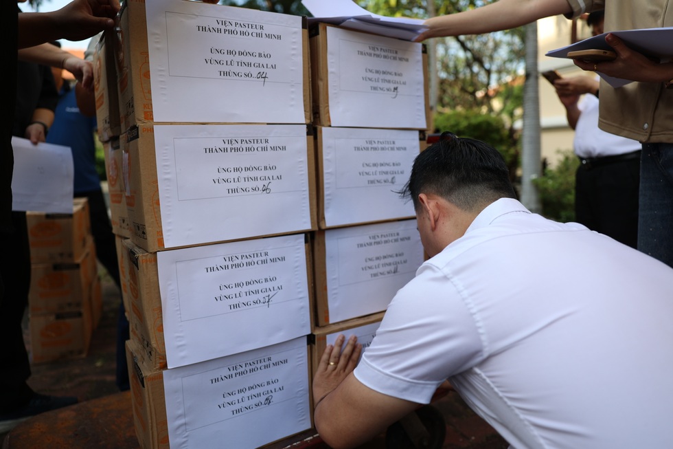 Hành trình chưa kể của nam bác sĩ 2 lần chi viện vùng lũ Khánh Hòa, Đắk Lắk - 11