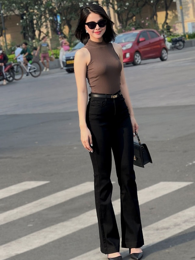 Quần denim ống loe khuấy đảo đường phố, khẳng định đẳng cấp cá tính- Ảnh 2.