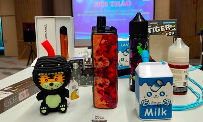 Thuốc lá điện tử thiết kế bắt mắt như món đồ chơi hay thức uống. Ảnh:Lê Nga