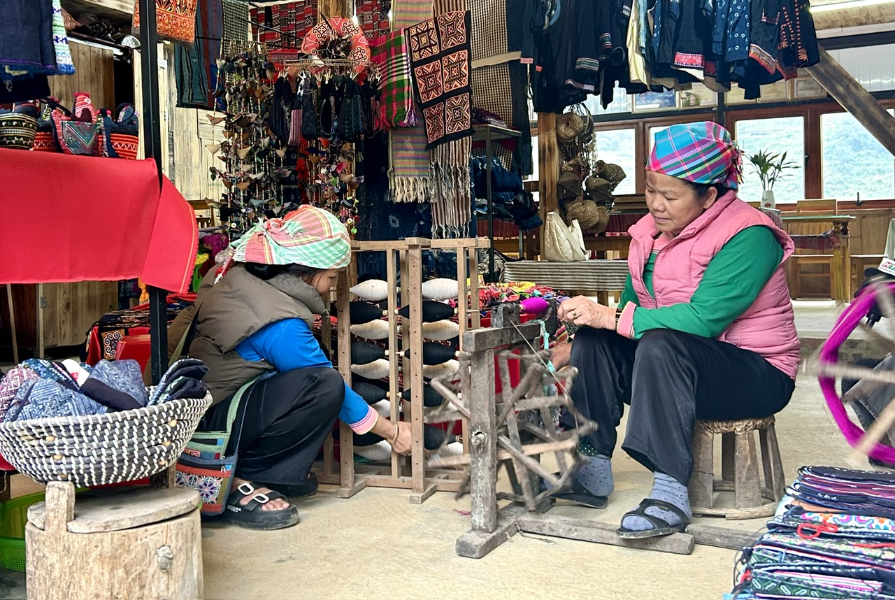 HTX Mường Hoa: Khởi nghiệp và chuyển đổi số từ giấc mơ của bà Sùng Thị Lan - Ảnh 3.