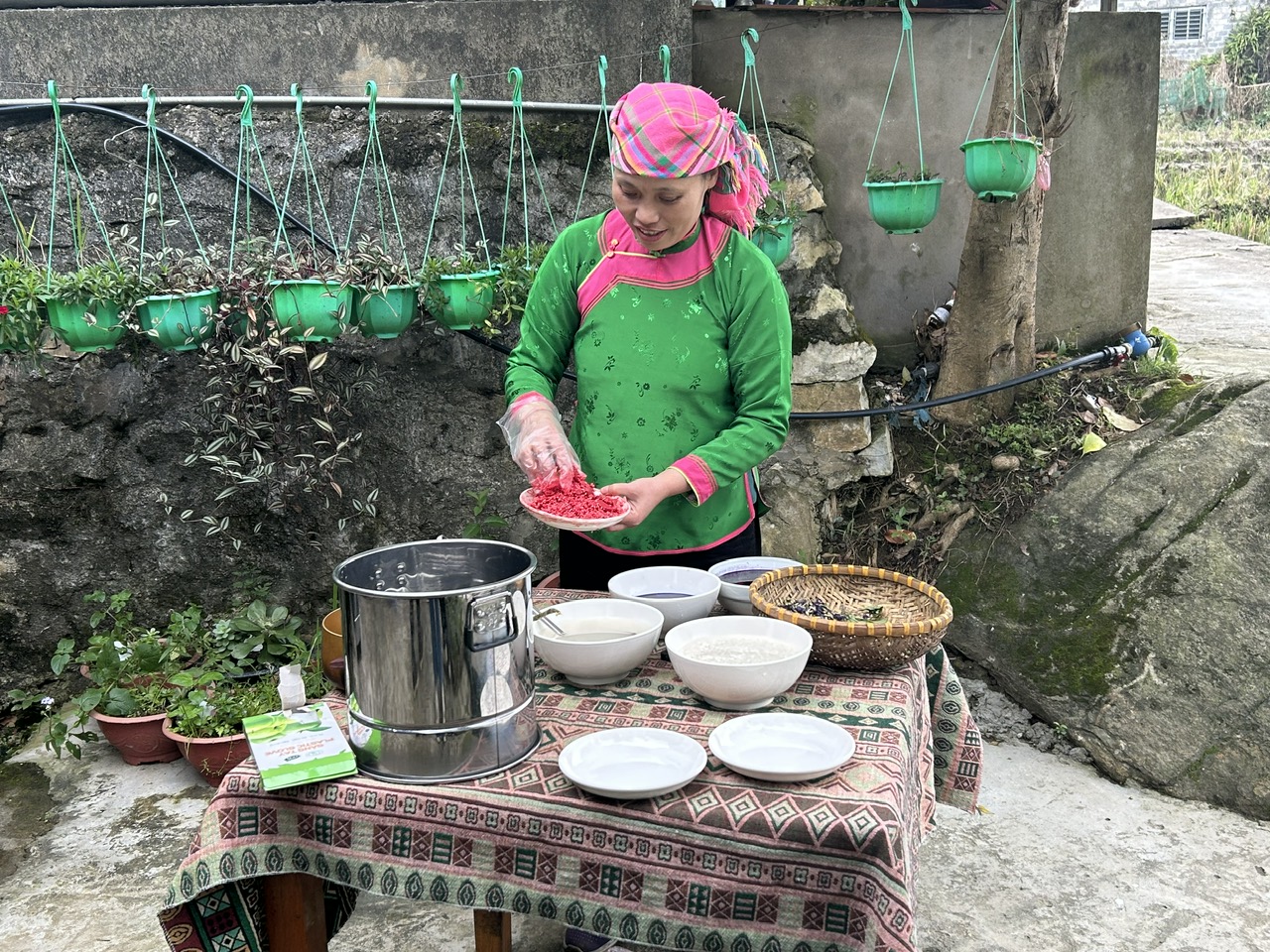 HTX Mường Hoa: Khởi nghiệp và chuyển đổi số từ giấc mơ của bà Sùng Thị Lan - Ảnh 5.