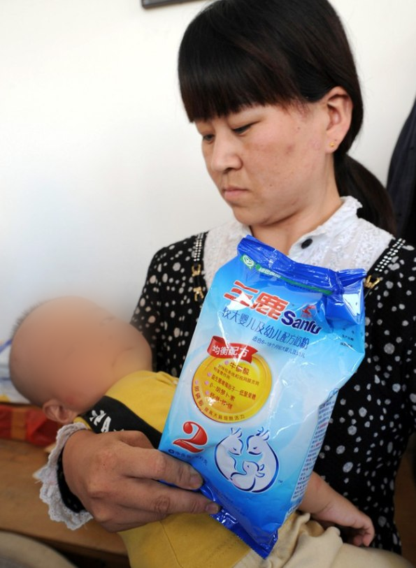 Vụ thu giữ hơn 11.000 tấn sữa pha melamine khiến 6 trẻ tử vong, 300.000 trẻ bị bệnh: Phụ huynh hoang mang giữa Vụ thu giữ hơn 11.000 tấn sữa pha melamine khiến 6 trẻ tử vong, 300.000 trẻ bị bệnh: Phụ huynh hoang mang giữa