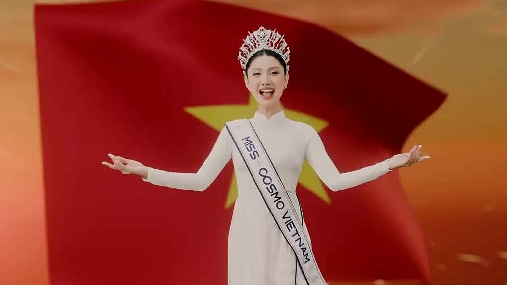 Phương Linh giới thiệu bản thân trong video gửi đến ban tổ chức Miss Cosmo