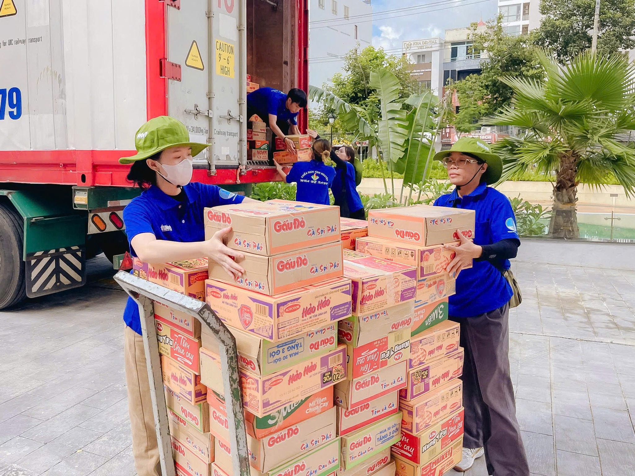 TPHCM hỗ trợ tỉnh Đắk Lắk khắc phục thiệt hại do mưa lũ - Ảnh 2. TPHCM hỗ trợ tỉnh Đắk Lắk khắc phục thiệt hại do mưa lũ - Ảnh 2.