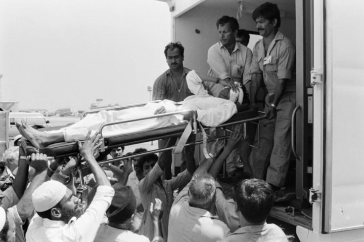 Đối đầu không tặc, nữ tiếp viên dũng cảm chắn đạn, cứu hơn 200 người- Ảnh 2.