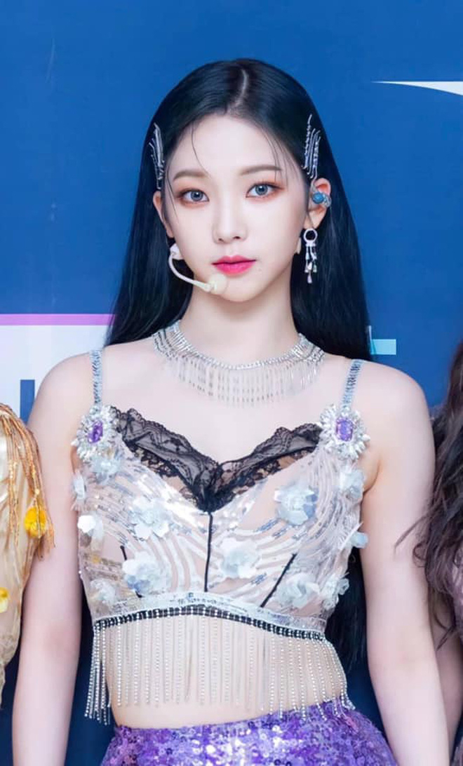 Thân hình giả dối của mỹ nhân showbiz “đẹp hơn cả AI”- Ảnh 3.