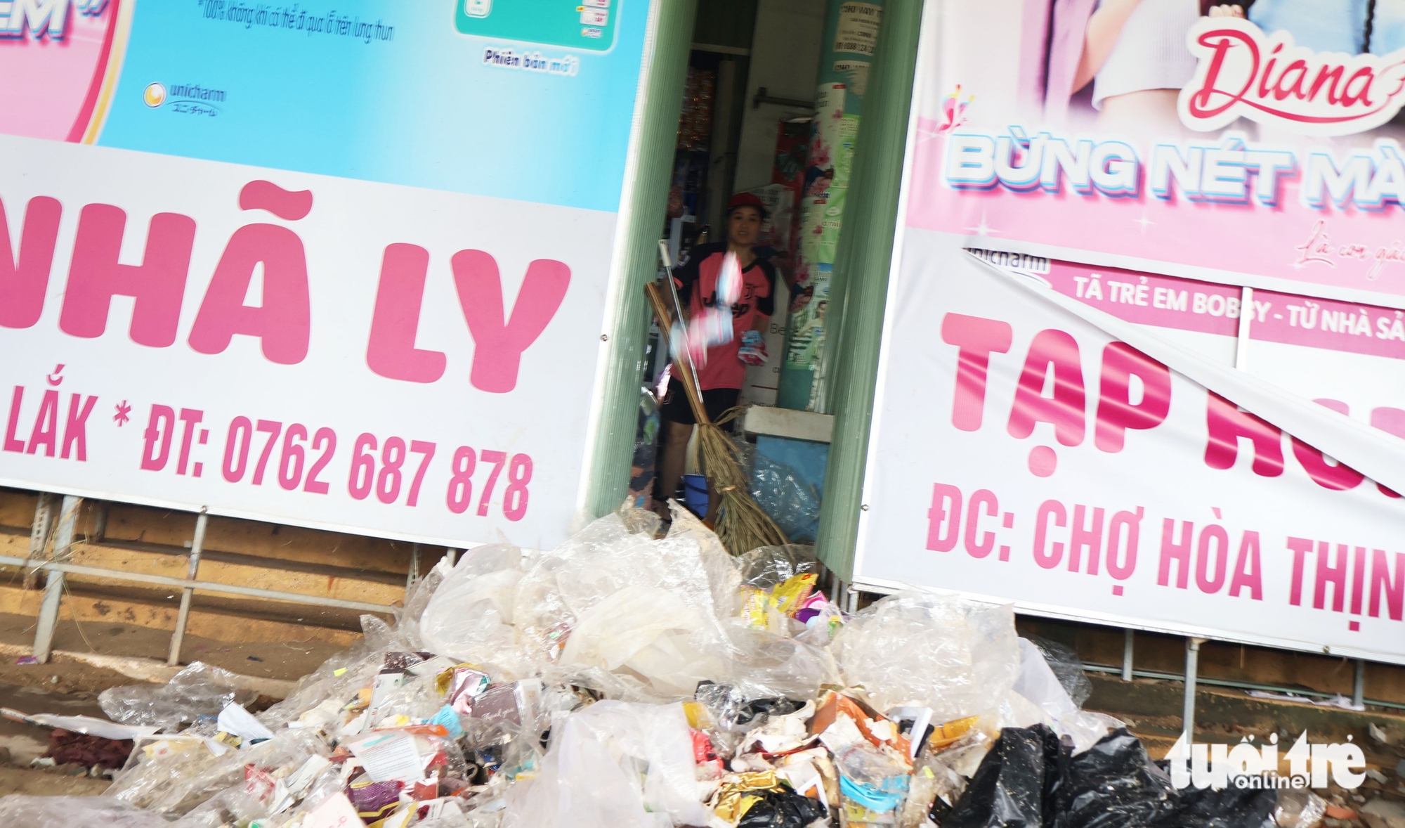 Nước mắt tiểu thương chợ Hòa Thịnh: Cứu hàng bất thành, ôm thùng nhựa để thoát thân 8 tiểu thương - Ảnh 12.