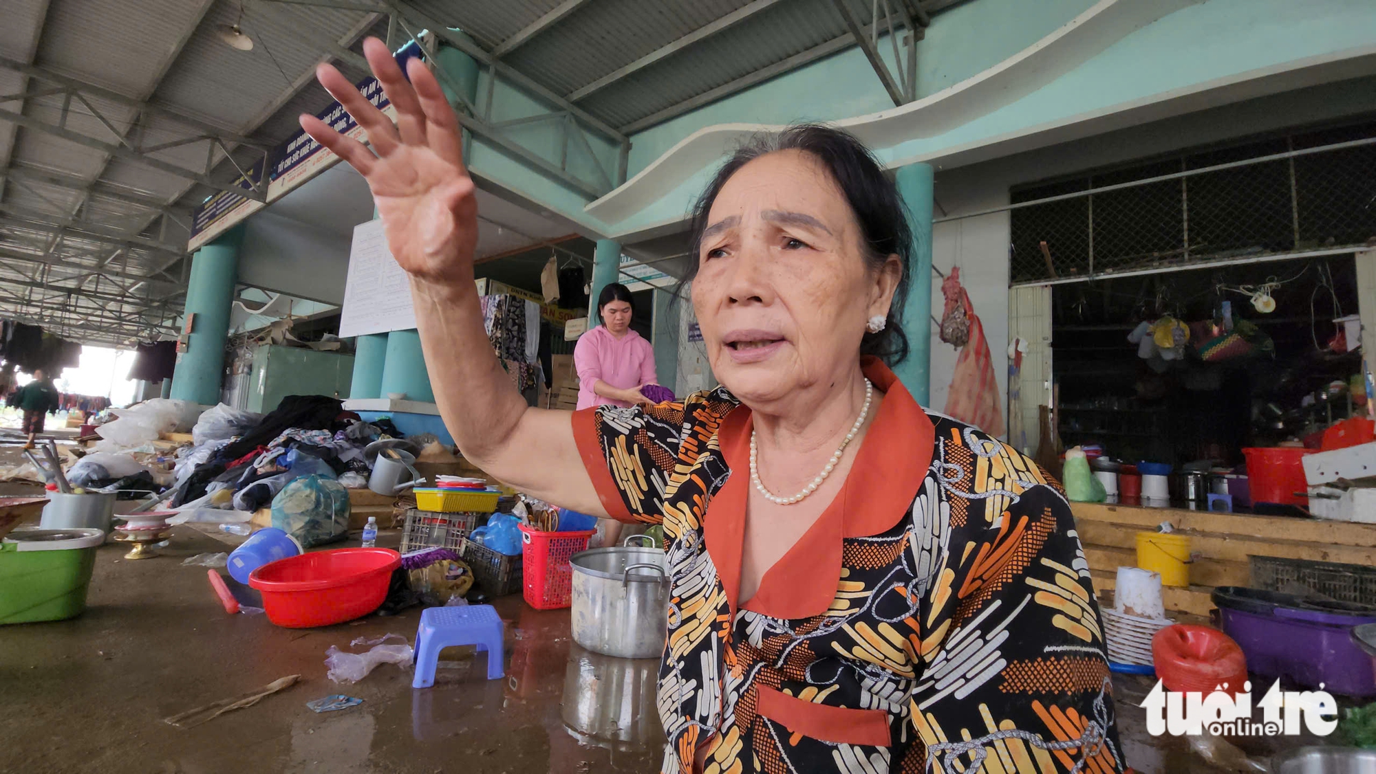 Nước mắt tiểu thương chợ Hòa Thịnh: Cứu hàng bất thành, ôm thùng nhựa để thoát thân 11 tiểu thương - Ảnh 15.