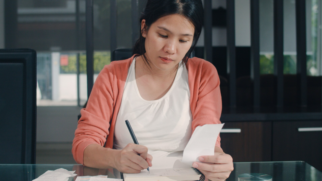 Mỗi tháng kiếm được 40 triệu mà vẫn âm tiền, mẹ già bất lực nhìn con dâu thắt chặt từng đồng còn con trai lại tiêu như nước- Ảnh 2.