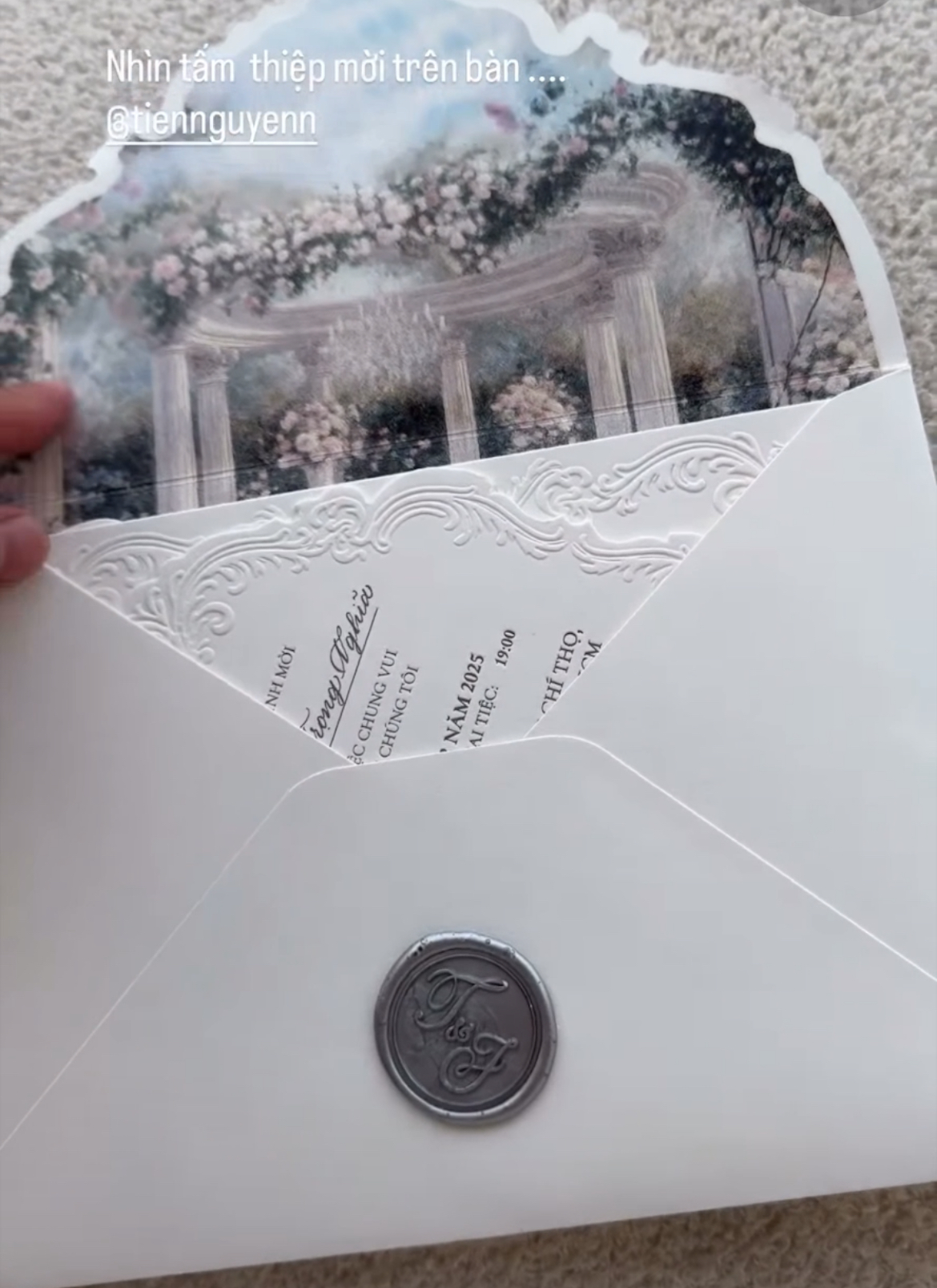 Lộ thiệp cưới tài phiệt của em chồng Hà Tăng: Địa điểm giống nhiều sao Vbiz, 1 quy định cực nghiêm ngặt- Ảnh 2.