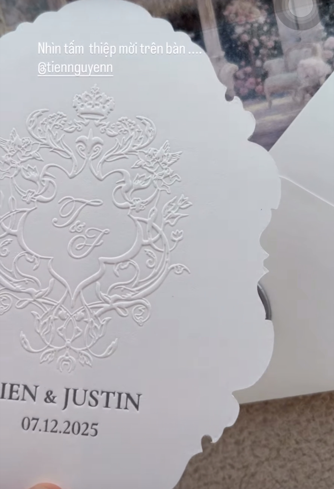 Lộ thiệp cưới tài phiệt của em chồng Hà Tăng: Địa điểm giống nhiều sao Vbiz, 1 quy định cực nghiêm ngặt- Ảnh 3.