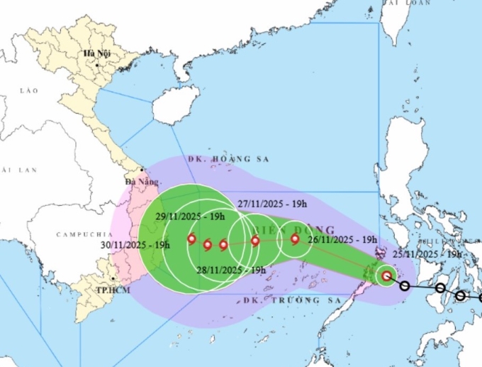 Dự báo hướng đi của bão, tối 25/11. Ảnh: NCHMF