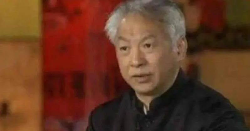 Cô gái đem chiếc vòng ngọc đeo suốt 10 năm đi thẩm định, chuyên gia ra giá 2,2 tỷ đồng nhưng phán 1 câu: “Cô đúng là gan lớn thật đấy!”- Ảnh 2.