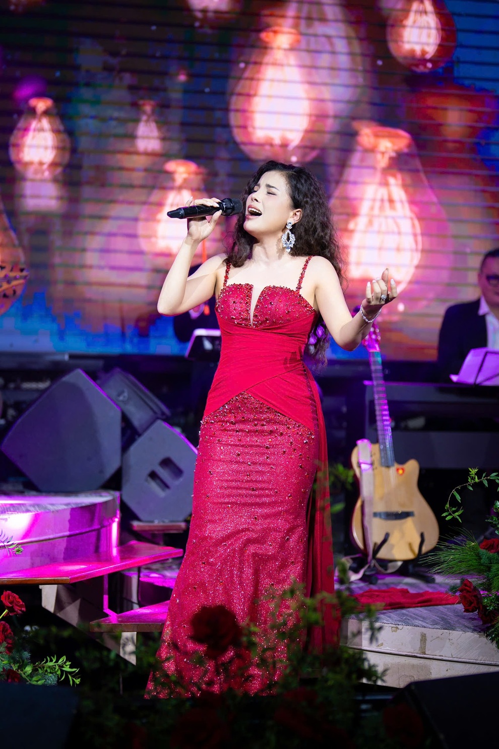 Ca sĩ Phương Nhung: Gia đình luôn là ưu tiên số 1 của tôi - 2