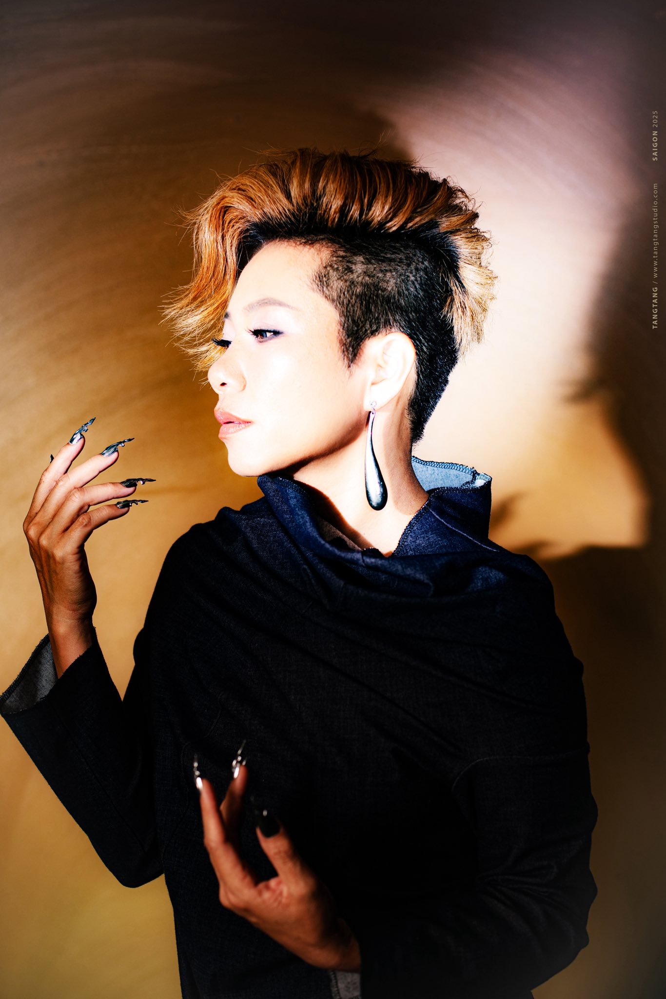 Hậu duệ gia đình dòng dõi nghệ thuật lừng lẫy miền Bắc: Đời nhiều thăng trầm, U50 kết hôn sau 3 tháng quen- Ảnh 4. Hậu duệ gia đình dòng dõi nghệ thuật lừng lẫy miền Bắc: Đời nhiều thăng trầm, U50 kết hôn sau 3 tháng quen- Ảnh 4.