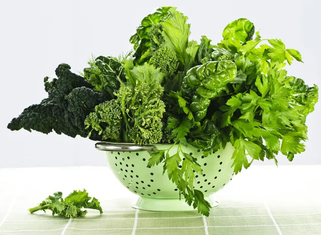 Phụ nữ sau tuổi 40 nhớ ăn đều 7 thực phẩm này: Chúng giúp bụng phẳng, hết chảy xệ- Ảnh 2.