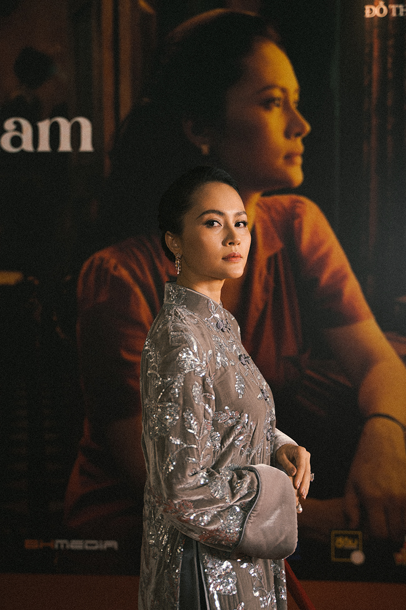 1764086897 92 Lan hiem hoi Do Hai Yen dua 3 con di