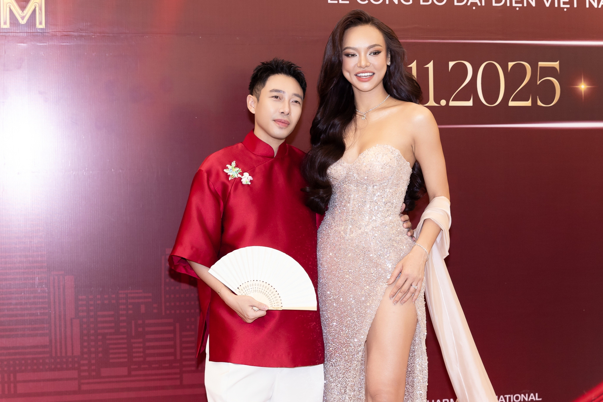 Mai Ngô khoe vòng 1 nóng bỏng, trổ tài Mai Ngô khoe vòng 1 nóng bỏng, trổ tài