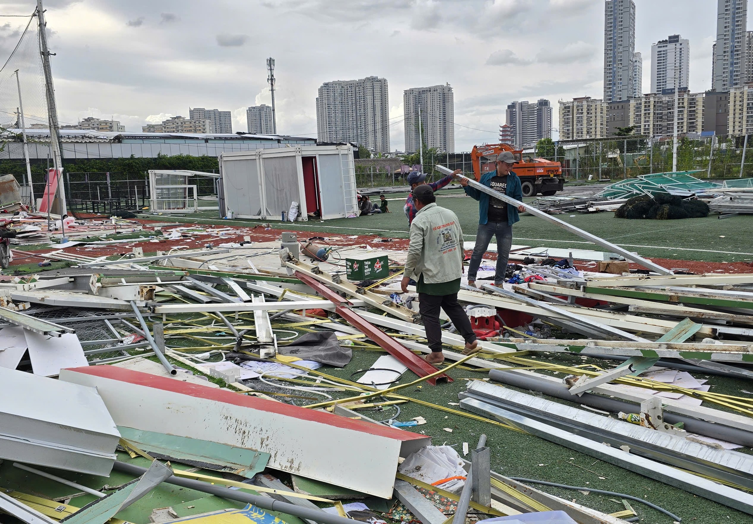 Phường Bình Trưng tháo dỡ hơn 16.500m² sân pickleball, sân thể thao xây dựng không phép - Ảnh 3.