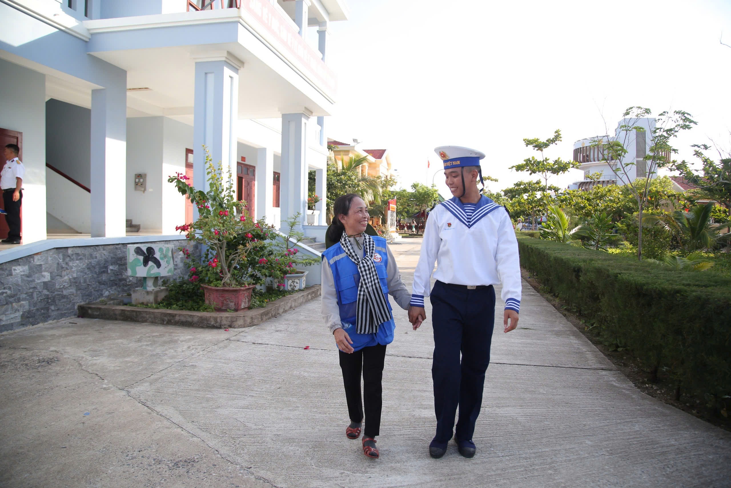 Thiêng liêng Trường Sa 2 Thiêng liêng Trường Sa - Ảnh 2.