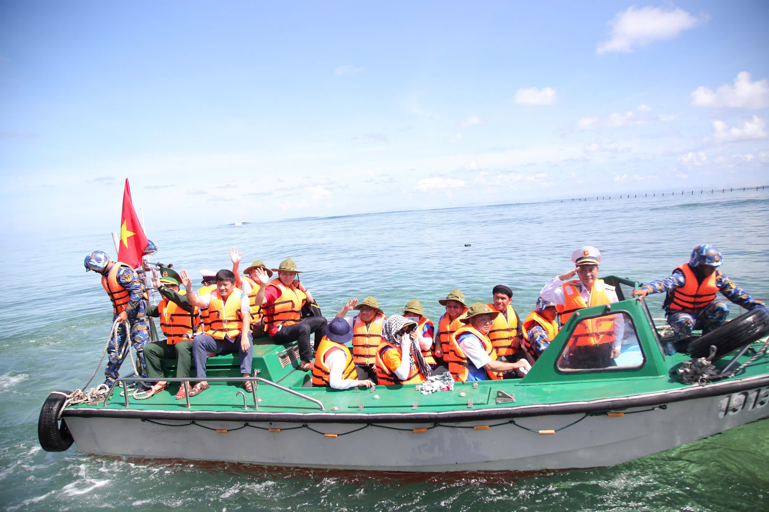 Thiêng liêng Trường Sa 3 Thiêng liêng Trường Sa - Ảnh 3.