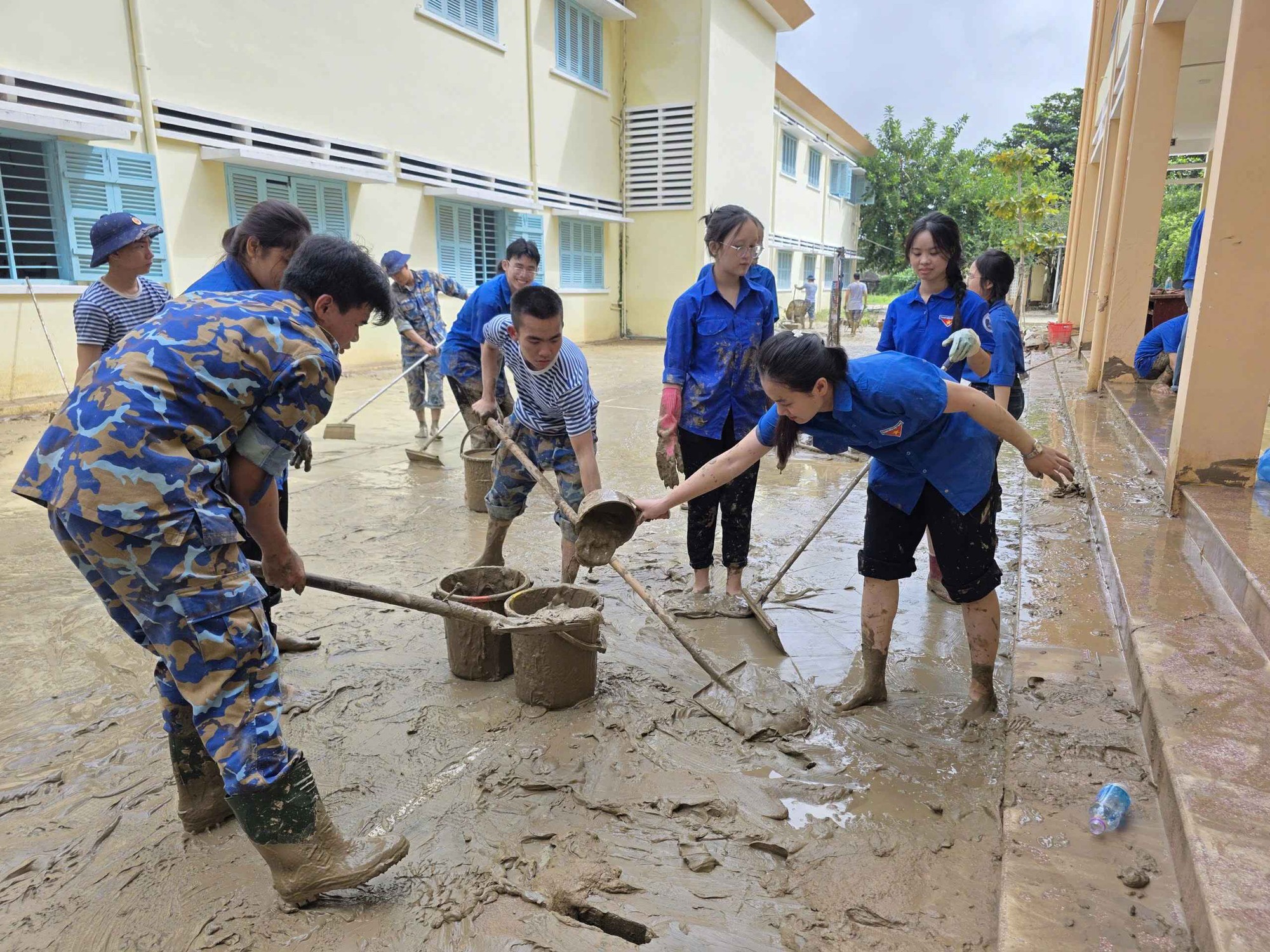 - Ảnh 4. - Ảnh 4.