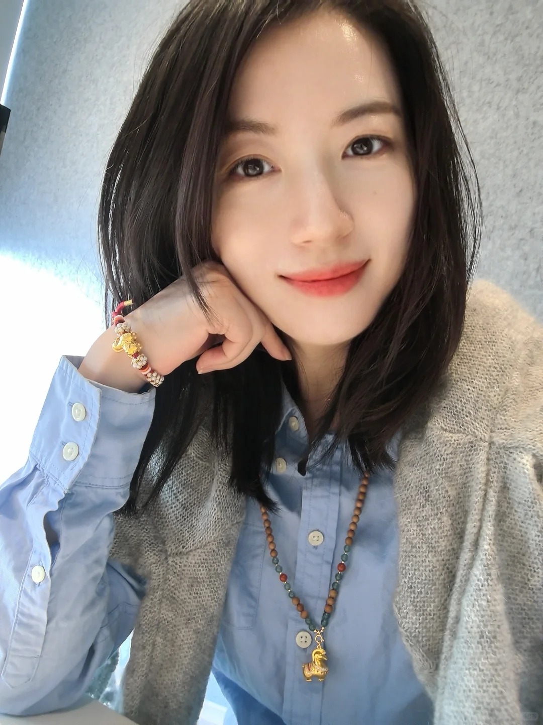 Vòng tay và mặt dây chuyền phong thủy giúp chị em đổi gió tài vận cuối năm - Ảnh 4.