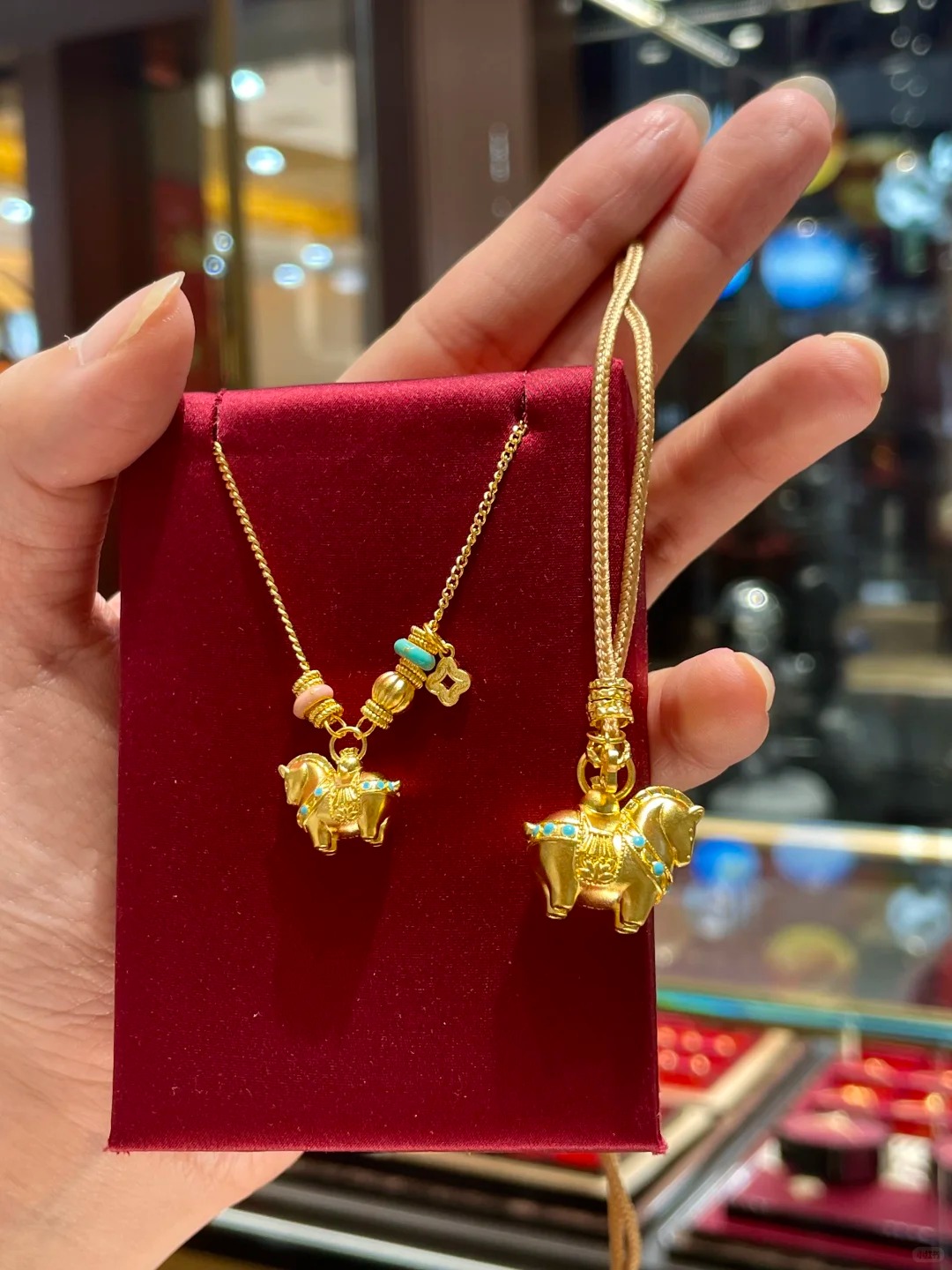 Vòng tay và mặt dây chuyền phong thủy giúp chị em đổi gió tài vận cuối năm - Ảnh 16.