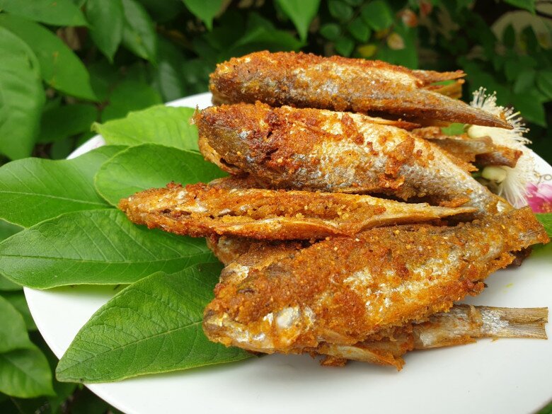 Món cá đem ủ thứ bột thơm phức thành đặc sản độc lạ ở Phú Thọ: Ăn một lần mê tới già, khách đóng thùng mua làm quà 4 Món cá đem ủ thứ bột thơm phức thành đặc sản độc lạ ở Phú Thọ: Ăn một lần mê tới già, khách đóng thùng mua làm quà - 4