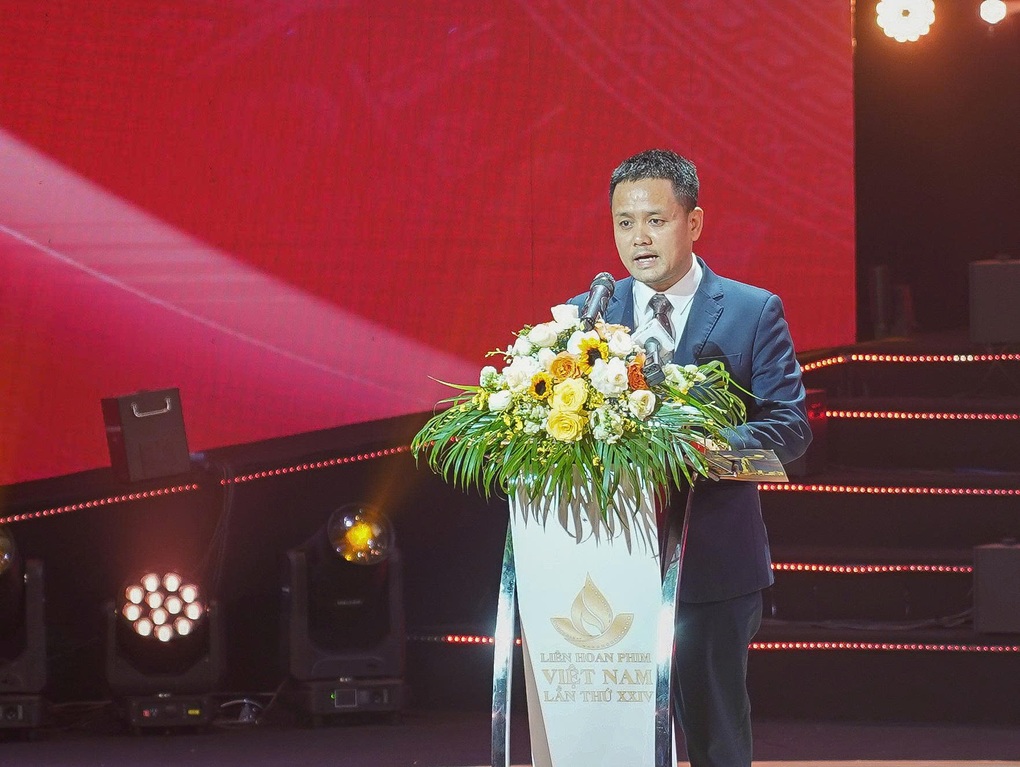 Mưa đỏ giành giải Bông sen vàng, Trấn Thành có chia sẻ gây chú ý - 2