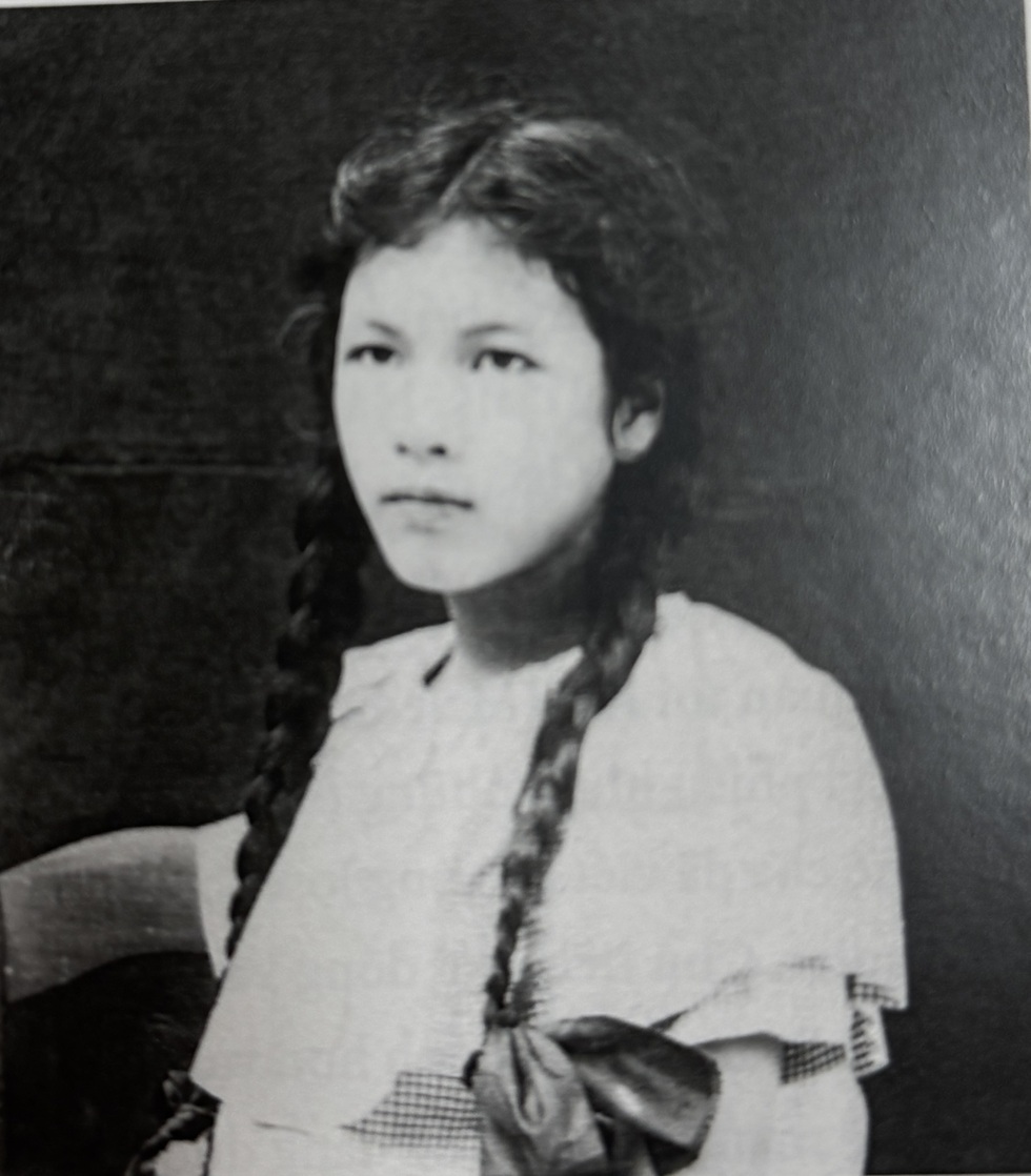 Hậu duệ vua Hàm Nghi từ Pháp về Việt Nam, giải mã những bí ẩn bỏ ngỏ - 5 Hậu duệ vua Hàm Nghi từ Pháp về Việt Nam, giải mã những bí ẩn bỏ ngỏ - 5