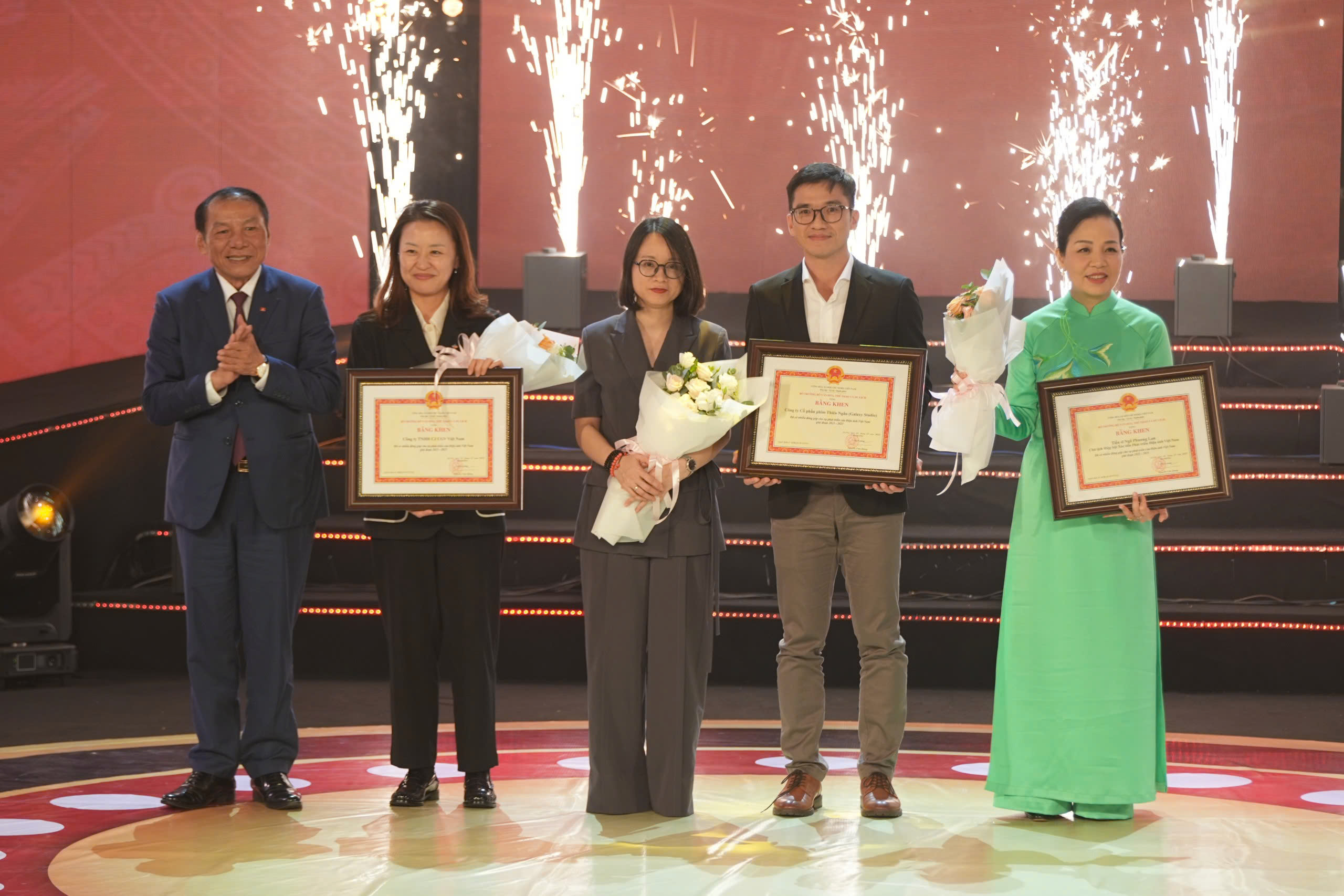 'Mưa đỏ' thắng lớn tại LHP Việt Nam lần thứ 24- Ảnh 3.