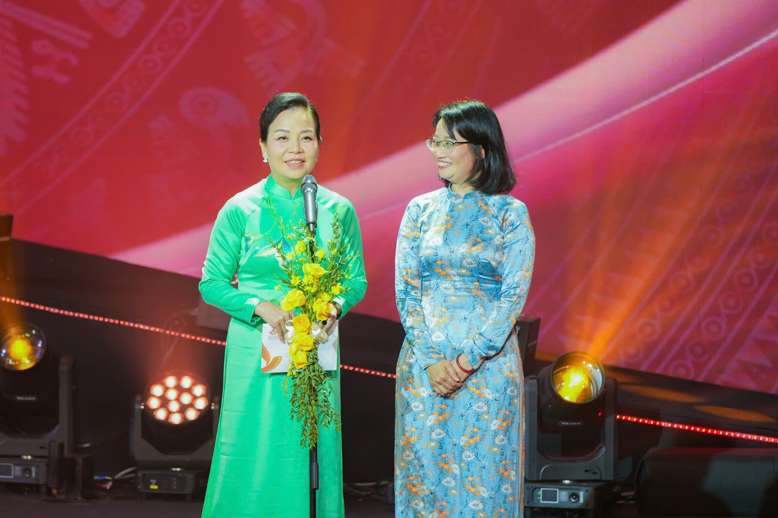 'Mưa đỏ' thắng lớn tại LHP Việt Nam lần thứ 24- Ảnh 10.