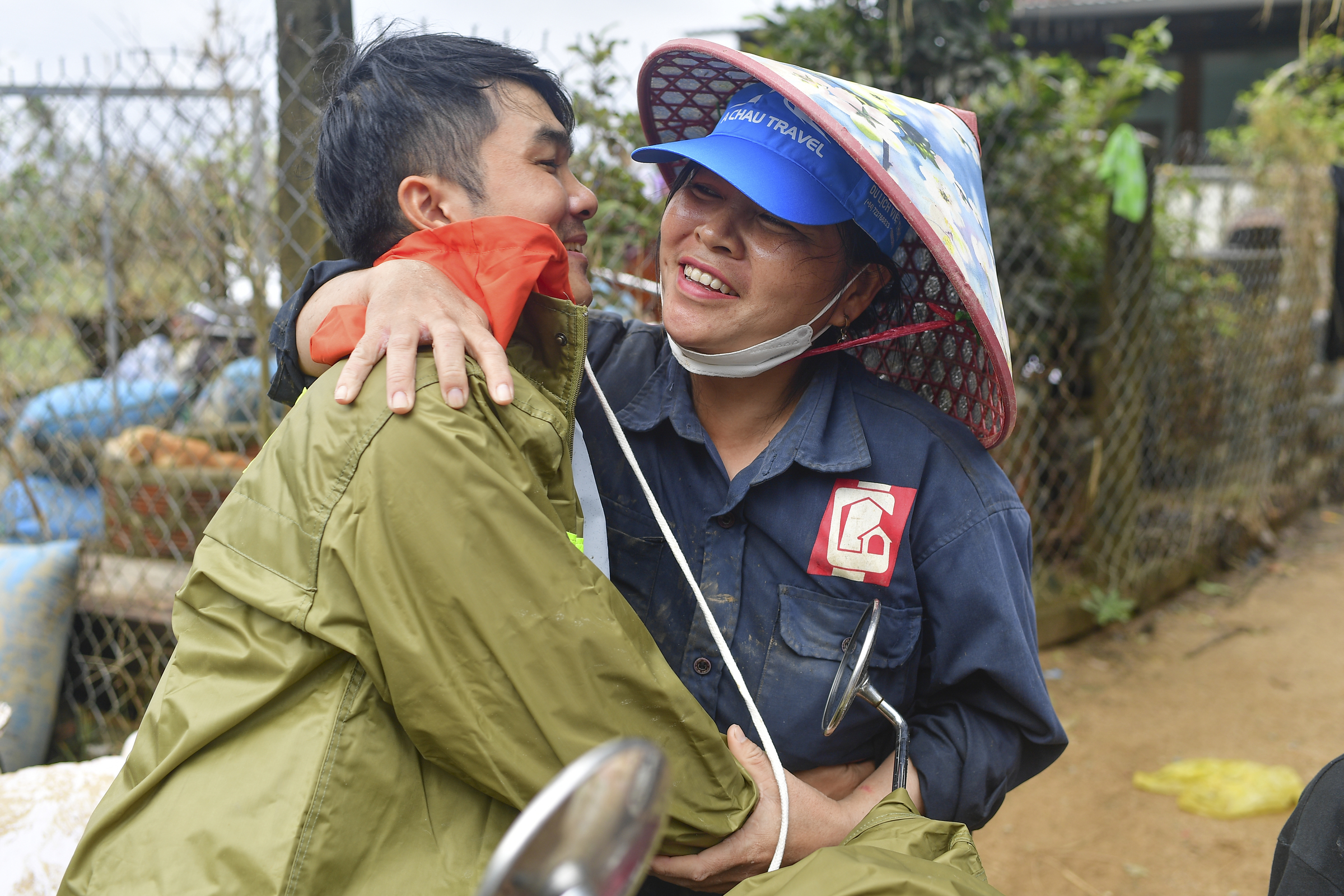 Đêm vô vọng ở rốn lũ Hòa Thịnh 4 1764114761 385 Dem vo vong o ron lu Hoa Thinh