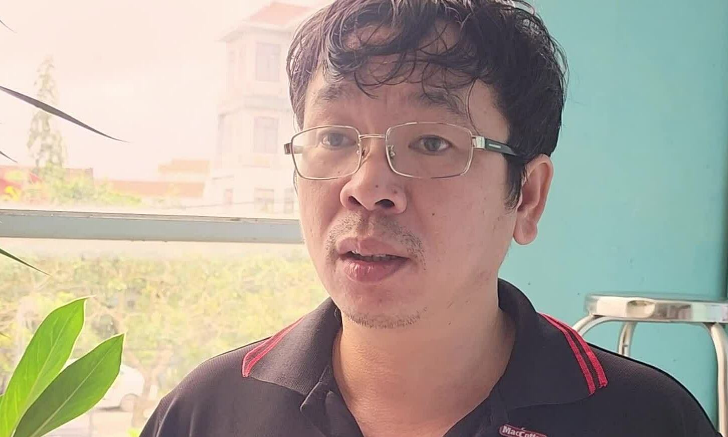 Ông Lê Chí Hoại, Chủ tịch UBND xã Hòa Thịnh, kể về những khó khăn trong cứu dân