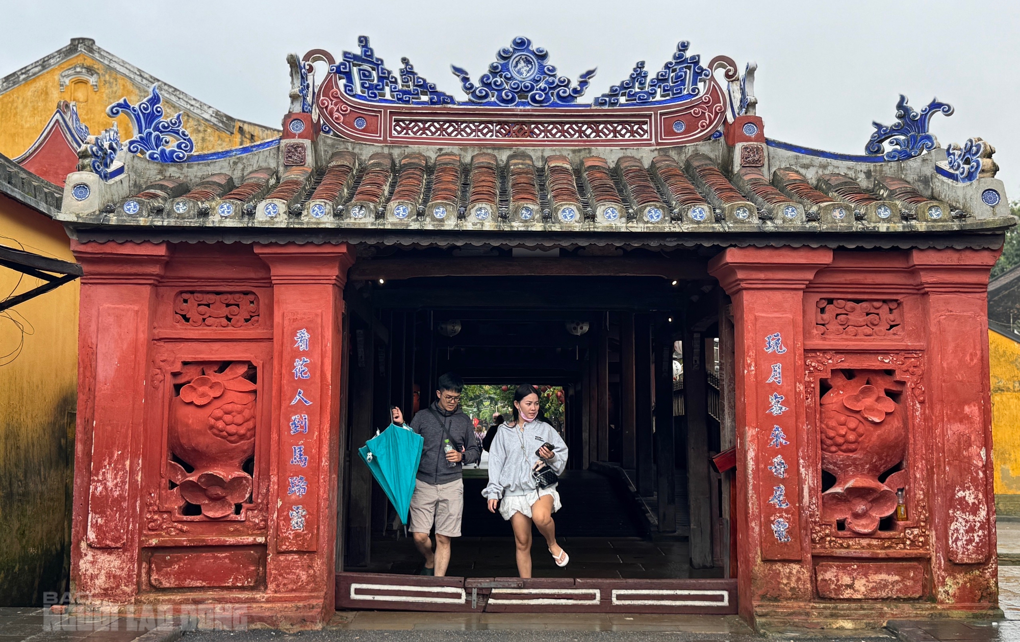 Hình ảnh phố cổ Hội An sau 3 trận lụt: Tình trạng di tích xuống cấp - Ảnh 2.