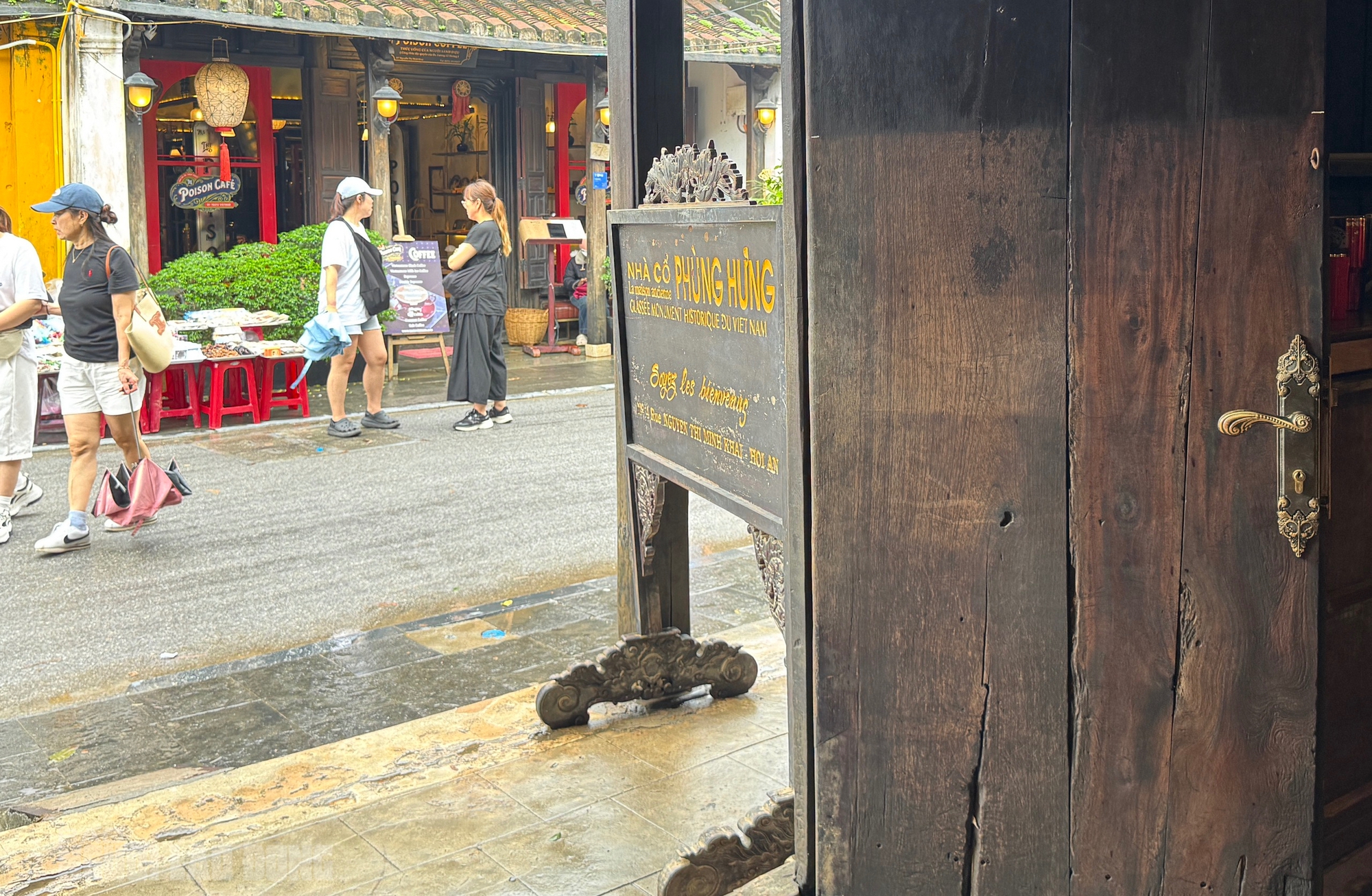 Hình ảnh phố cổ Hội An sau 3 trận lụt: Tình trạng di tích xuống cấp - Ảnh 5.