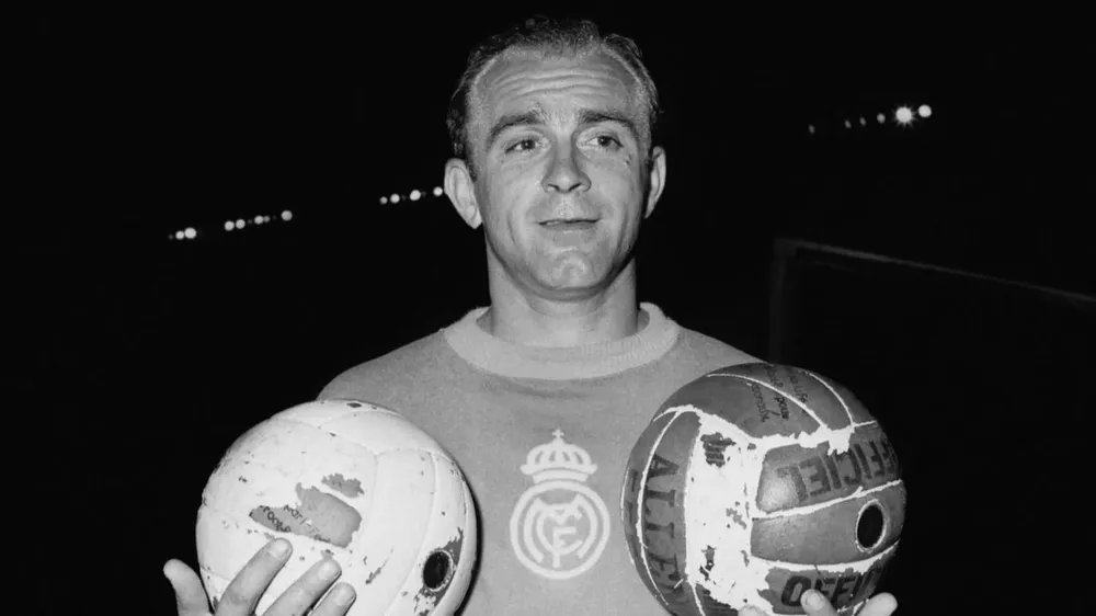 Alfredo Di Stefano là một trong những cầu thủ bóng đá toàn diện nhất từ trước đến nay. ẢNH: AFP Di-Stefano.jpg