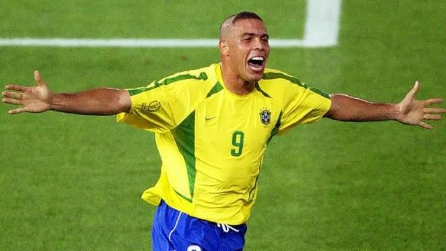 Ronaldo người Brazil được xem là số 9 xuất sắc nhất lịch sử bóng đá. ẢNH: PESEDIT ronaldo-lich-su-bong-da.jpg