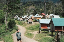 Ngôi làng bình yên ở Măng Đen bất ngờ hút khách nhờ những kho lúa