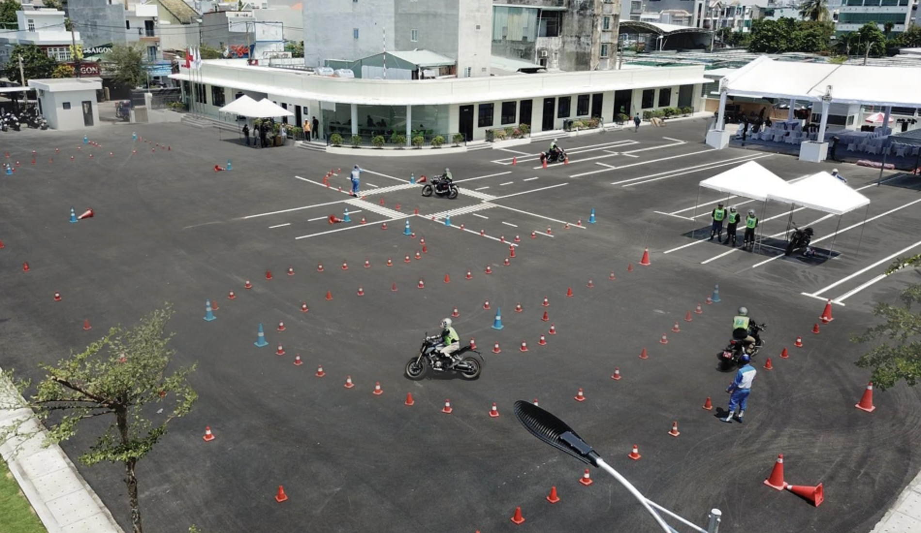 Đề xuất thêm bài sát hạch thực hành, thi giấy phép lái xe máy sẽ khó hơn - Ảnh 3.