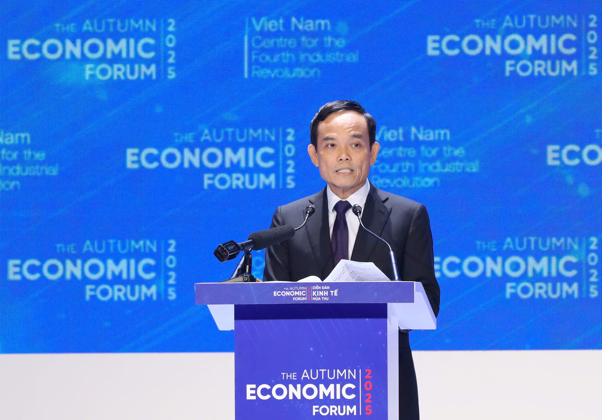 Thủ tướng Phạm Minh Chính tham dự Diễn đàn Kinh tế mùa thu 2025 tại TP HCM - Ảnh 4.