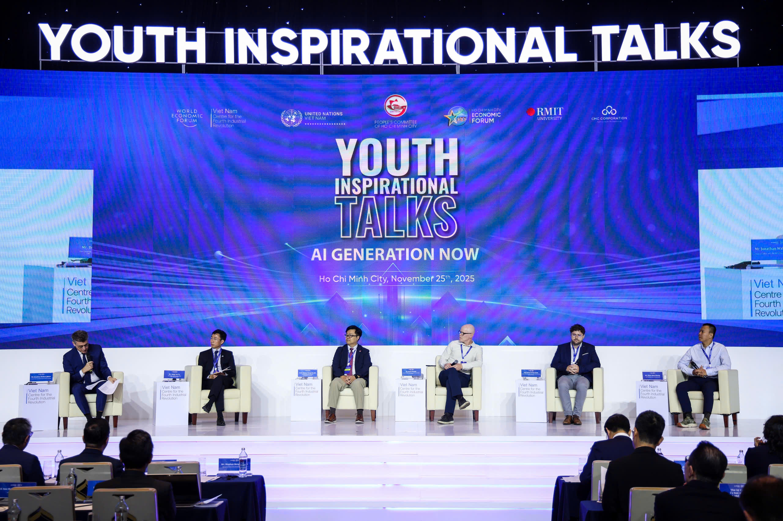 Daniel Theobald khuyên giới trẻ TP . HCM học tiếng Anh để thành công trong công nghệ - Ảnh 2.