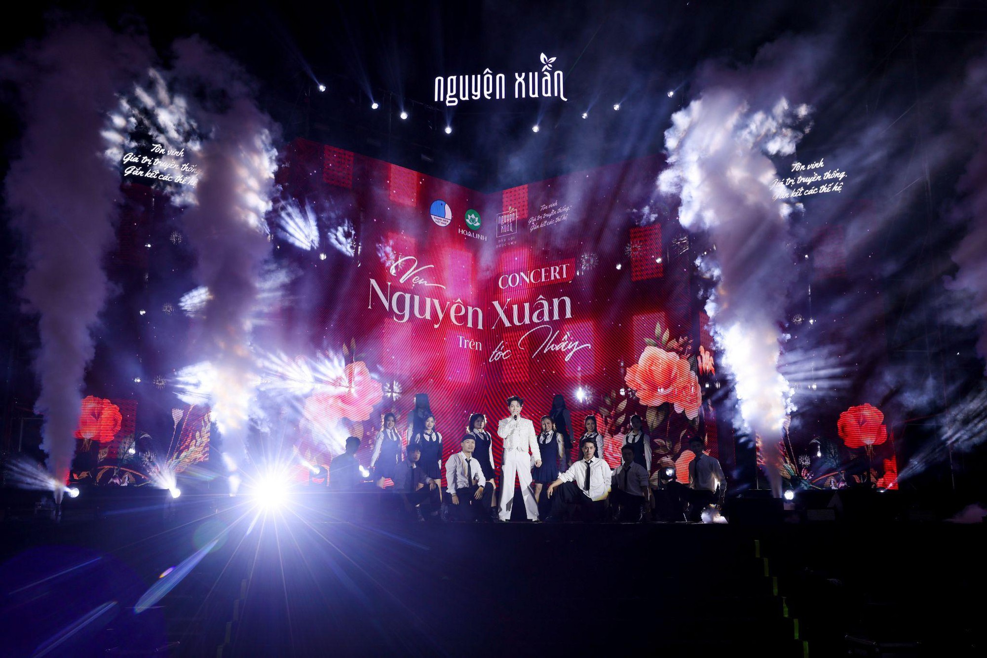 1764139352 489 Ven nguyen xuan tren toc thay