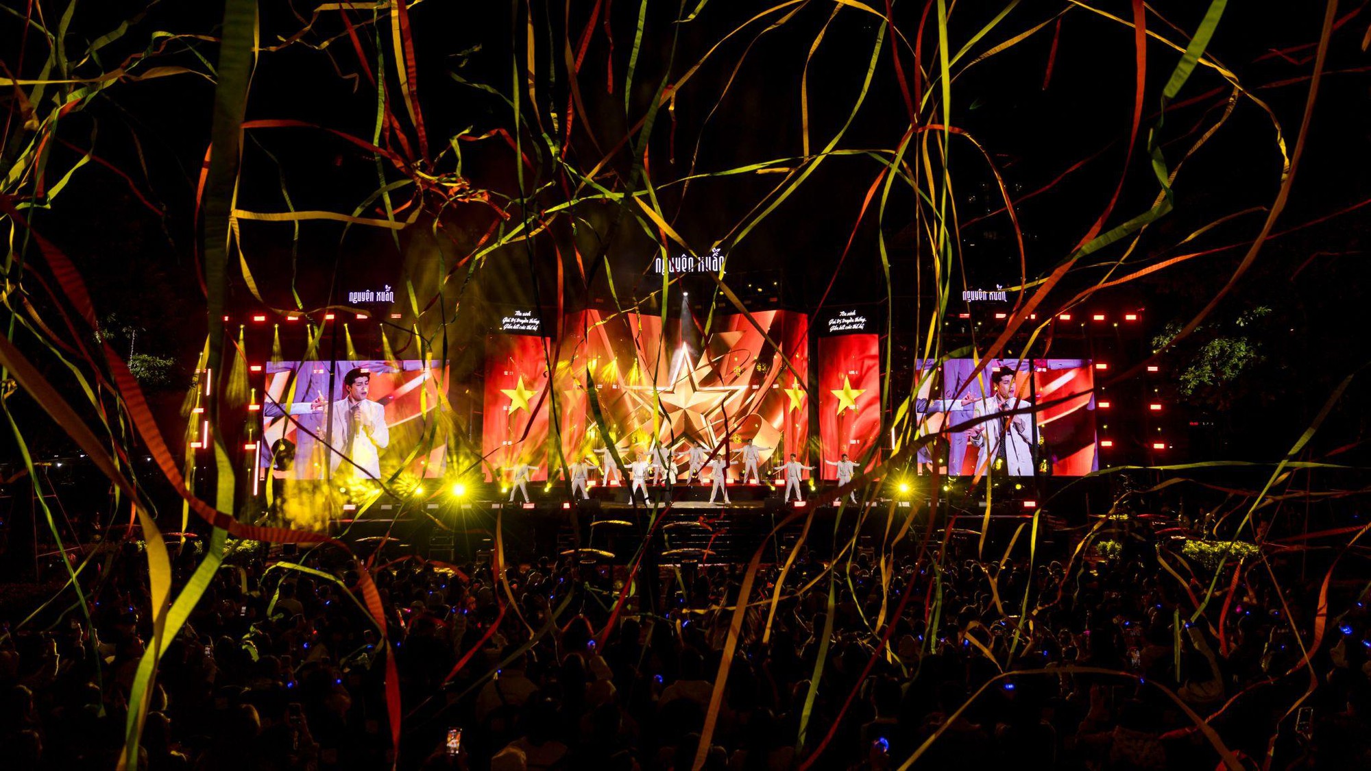 1764139355 520 Ven nguyen xuan tren toc thay