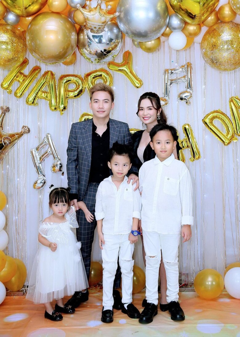 Nam ca sĩ Vbiz bị cháy nhà 4 tầng, thiệt hại tài sản nặng nề, phải đi ăn ngủ nhờ hàng xóm 6 Gia đình hạnh phúc của Phạm Trưởng và bà xã Lê Nga.