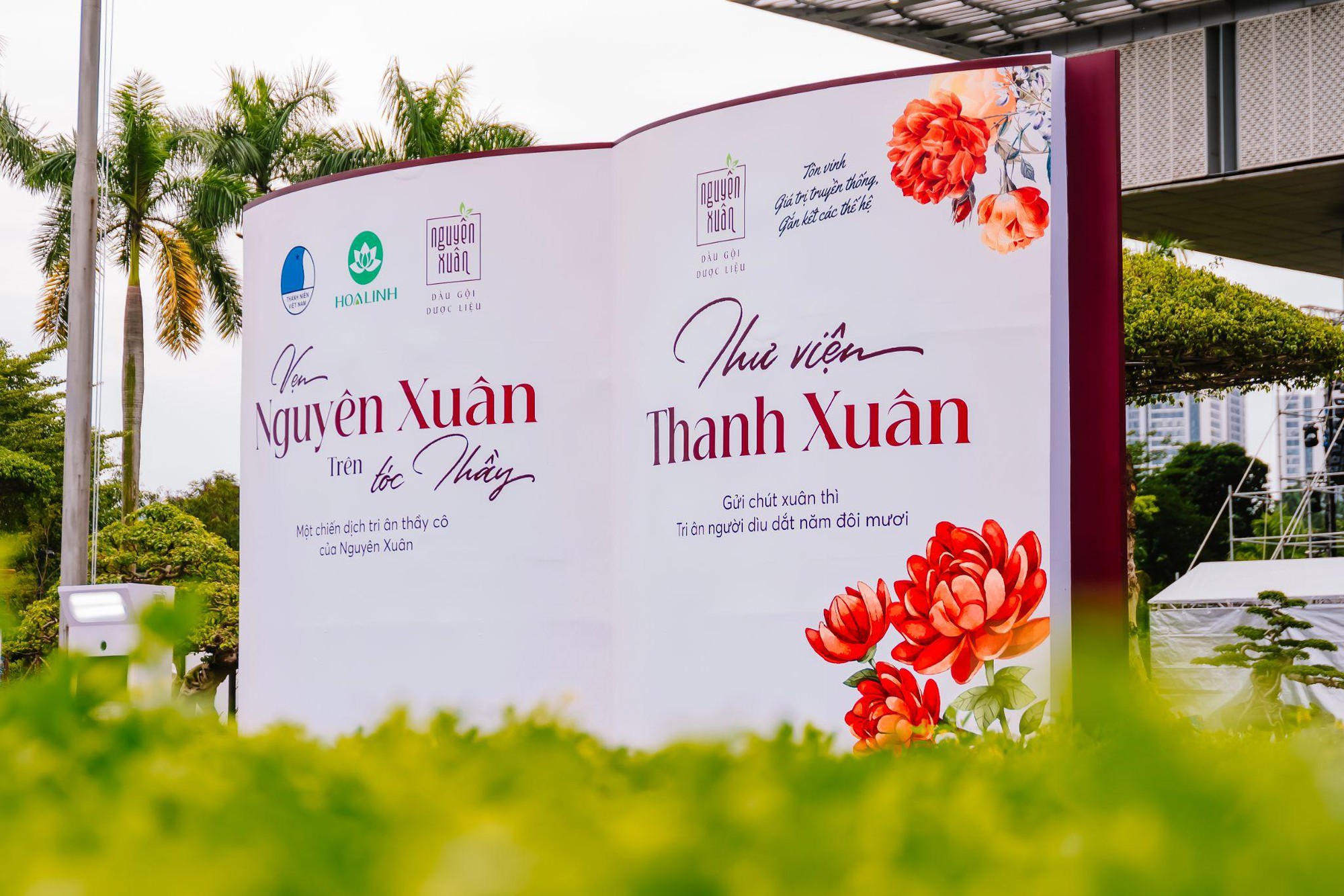 “Vẹn nguyên xuân trên tóc thầy” - Khi sân khấu kể chuyện, mái tóc trở thành biểu tượng của văn hóa tri ân nghề giáo- Ảnh 1.