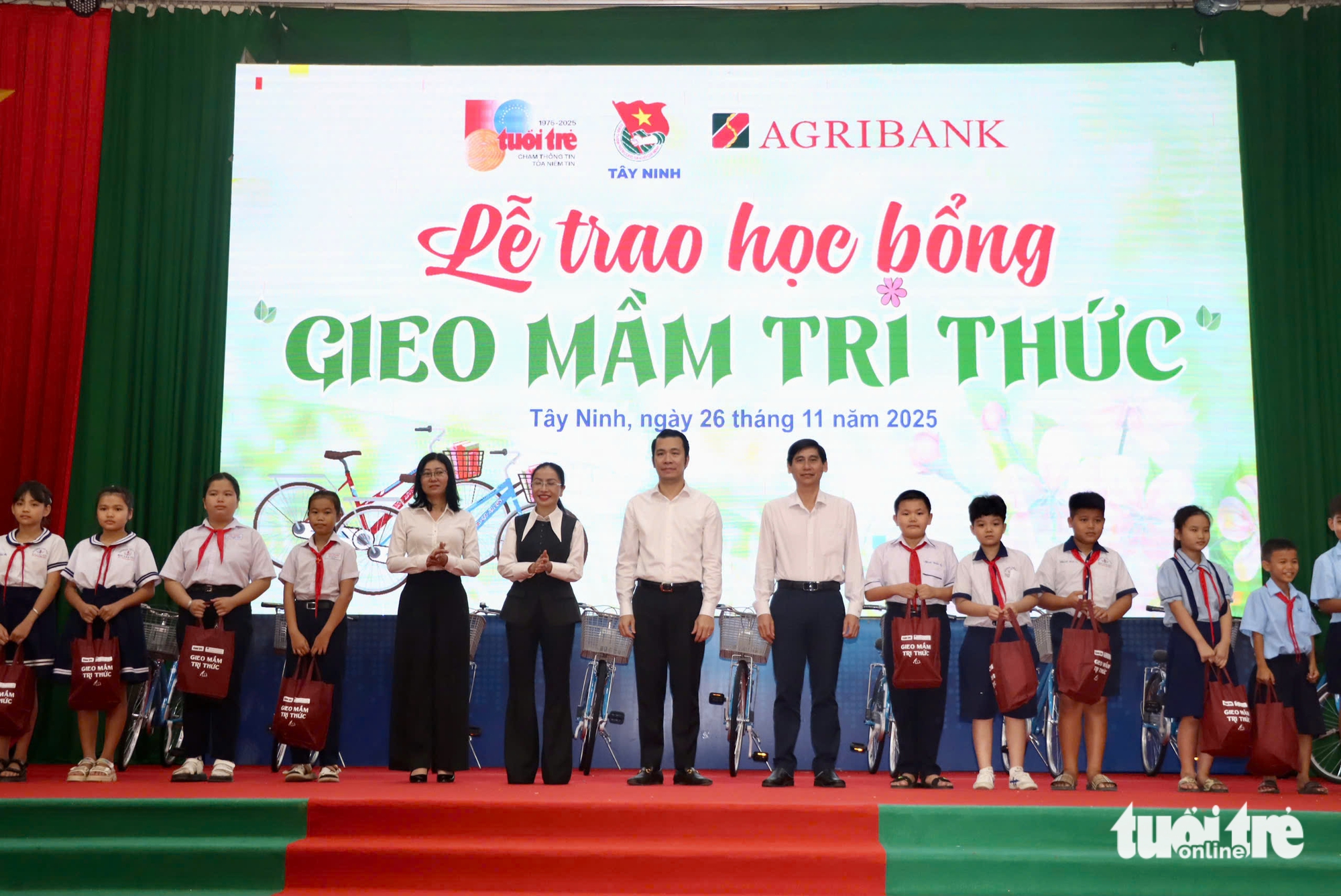 200 suất học bổng 'Gieo mầm tri thức' đến Tây Ninh - Ảnh 13.